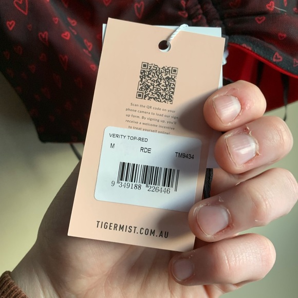 Tiger mist black and red crop top♥️🌹 - Picture 3 of 5